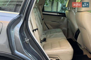 Внедорожник / Кроссовер Volkswagen Touareg 2010 в 
