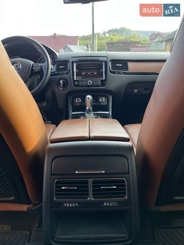 Внедорожник / Кроссовер Volkswagen Touareg 2014 в Славском