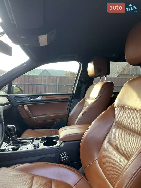 Внедорожник / Кроссовер Volkswagen Touareg 2014 в Славском