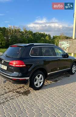 Позашляховик / Кросовер Volkswagen Touareg 2015 в 