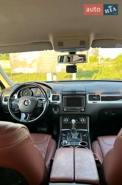 Позашляховик / Кросовер Volkswagen Touareg 2015 в 