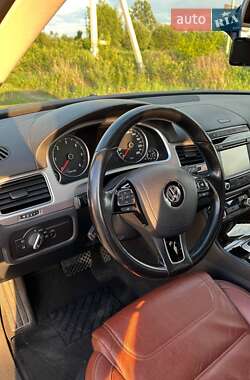 Позашляховик / Кросовер Volkswagen Touareg 2015 в 