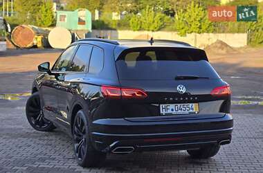 Внедорожник / Кроссовер Volkswagen Touareg 2018 в 