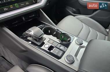 Внедорожник / Кроссовер Volkswagen Touareg 2018 в 