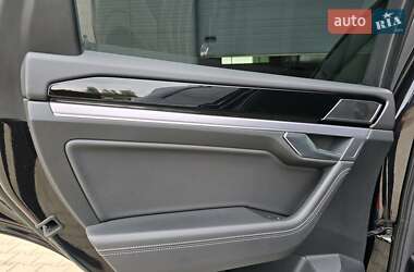 Внедорожник / Кроссовер Volkswagen Touareg 2018 в 
