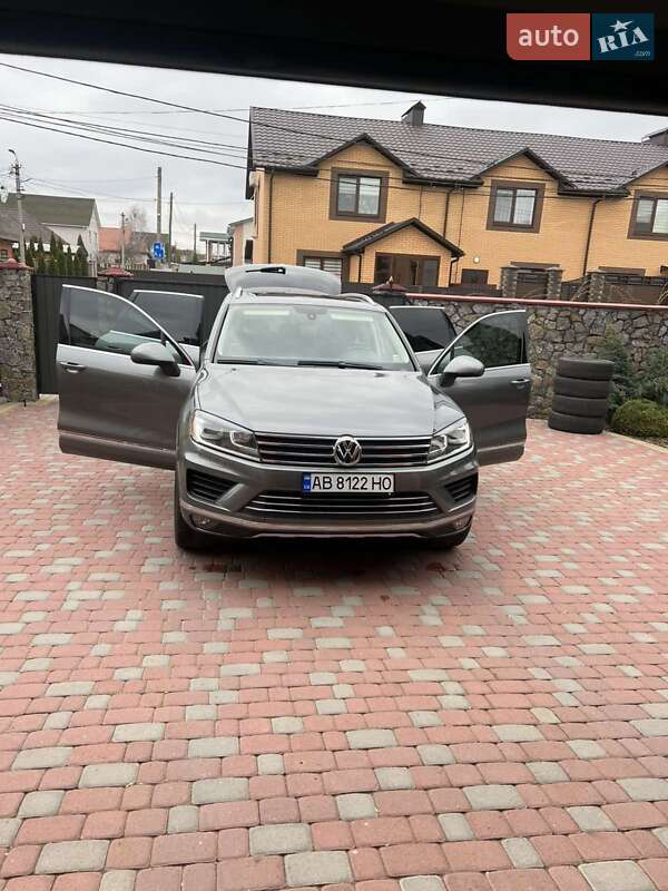 Внедорожник / Кроссовер Volkswagen Touareg 2014 в Виннице