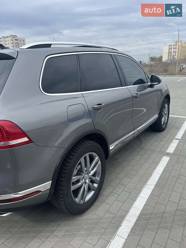 Внедорожник / Кроссовер Volkswagen Touareg 2014 в Виннице