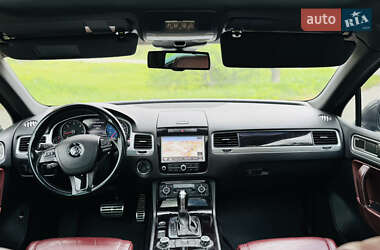 Внедорожник / Кроссовер Volkswagen Touareg 2012 в 