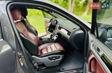 Внедорожник / Кроссовер Volkswagen Touareg 2012 в 