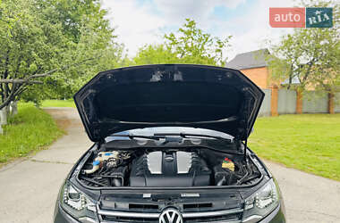 Внедорожник / Кроссовер Volkswagen Touareg 2012 в 