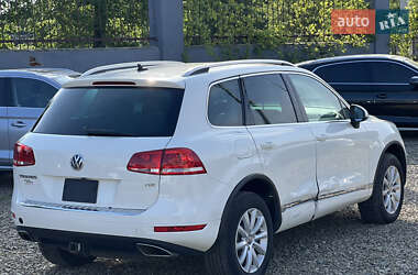 Позашляховик / Кросовер Volkswagen Touareg 2011 в 