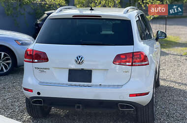 Позашляховик / Кросовер Volkswagen Touareg 2011 в 