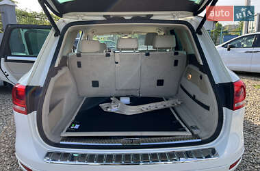 Позашляховик / Кросовер Volkswagen Touareg 2011 в 