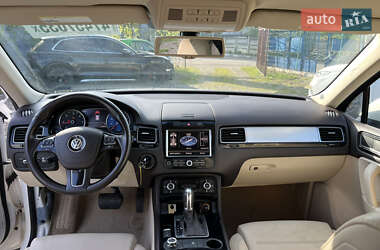 Позашляховик / Кросовер Volkswagen Touareg 2011 в 