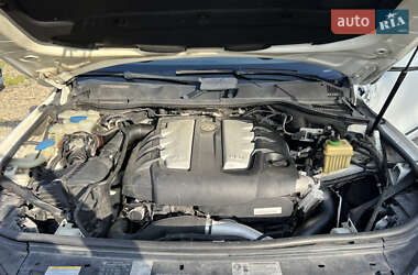 Позашляховик / Кросовер Volkswagen Touareg 2011 в 