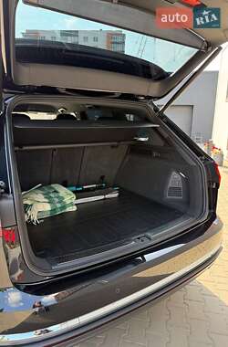 Позашляховик / Кросовер Volkswagen Touareg 2020 в 