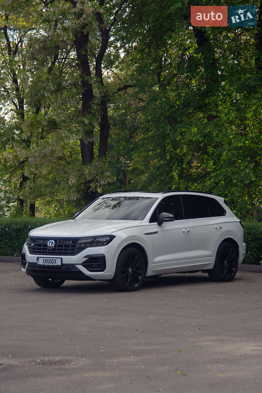 Внедорожник / Кроссовер Volkswagen Touareg 2018 в 
