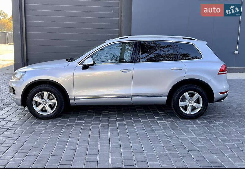 Внедорожник / Кроссовер Volkswagen Touareg 2012 в Фастове