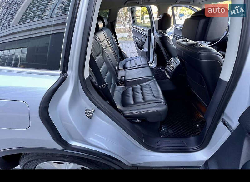 Внедорожник / Кроссовер Volkswagen Touareg 2012 в Фастове