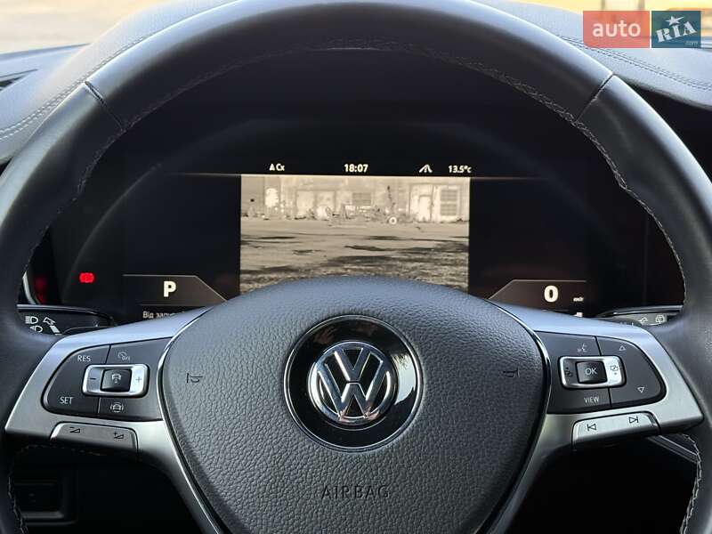 Позашляховик / Кросовер Volkswagen Touareg 2020 в Гнівані