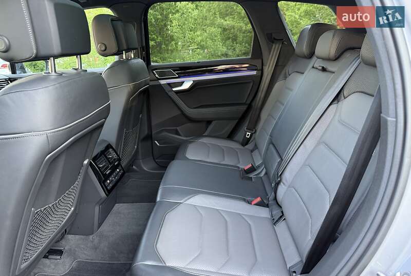 Позашляховик / Кросовер Volkswagen Touareg 2020 в Гнівані