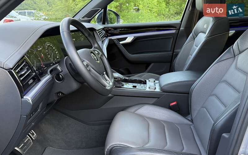 Позашляховик / Кросовер Volkswagen Touareg 2020 в Гнівані