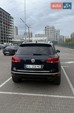 Позашляховик / Кросовер Volkswagen Touareg 2014 в 
