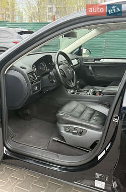 Позашляховик / Кросовер Volkswagen Touareg 2014 в 
