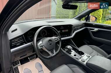 Внедорожник / Кроссовер Volkswagen Touareg 2019 в 