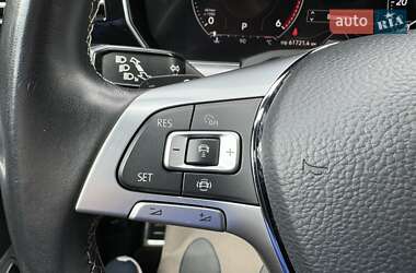 Внедорожник / Кроссовер Volkswagen Touareg 2019 в 