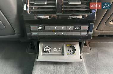 Внедорожник / Кроссовер Volkswagen Touareg 2019 в 