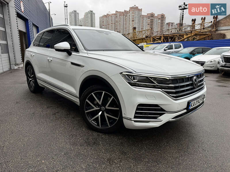 Позашляховик / Кросовер Volkswagen Touareg 2021 в 