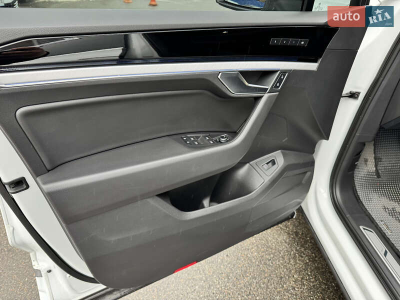 Внедорожник / Кроссовер Volkswagen Touareg 2021 в Киеве