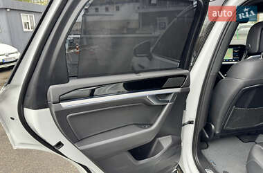 Позашляховик / Кросовер Volkswagen Touareg 2021 в 