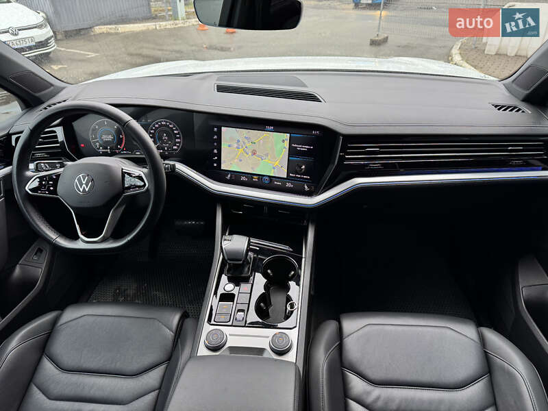 Внедорожник / Кроссовер Volkswagen Touareg 2021 в Киеве