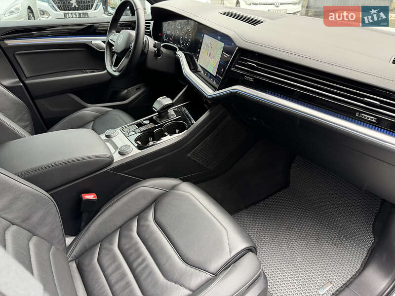 Внедорожник / Кроссовер Volkswagen Touareg 2021 в Киеве
