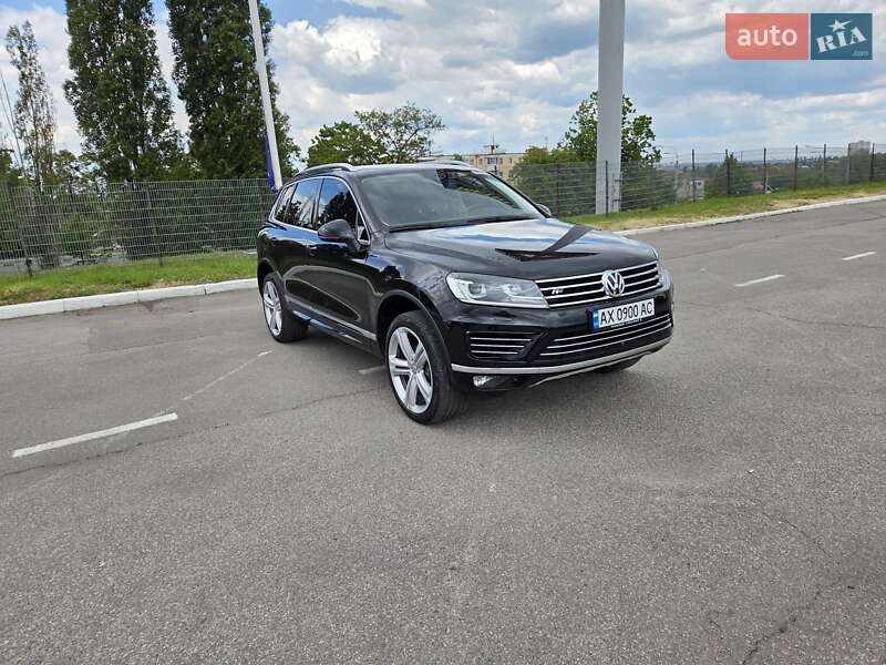 Внедорожник / Кроссовер Volkswagen Touareg 2017 в 