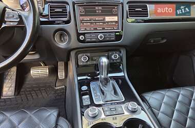 Внедорожник / Кроссовер Volkswagen Touareg 2017 в 