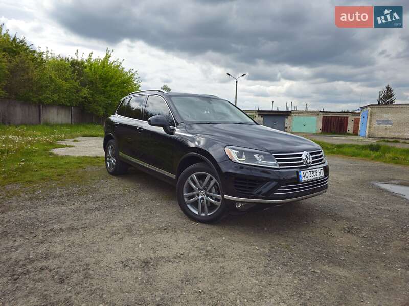 Внедорожник / Кроссовер Volkswagen Touareg 2015 в Луцке