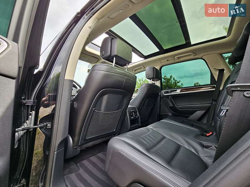 Внедорожник / Кроссовер Volkswagen Touareg 2015 в Луцке
