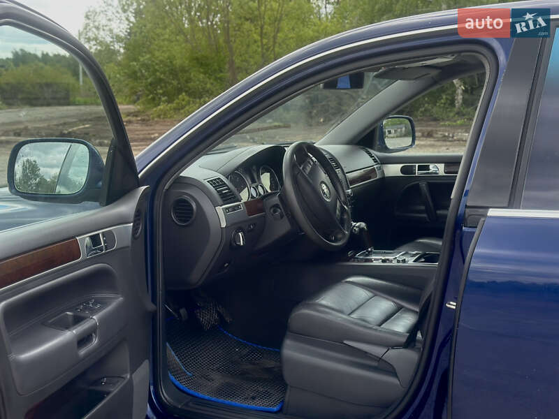 Внедорожник / Кроссовер Volkswagen Touareg 2005 в Новояворовске