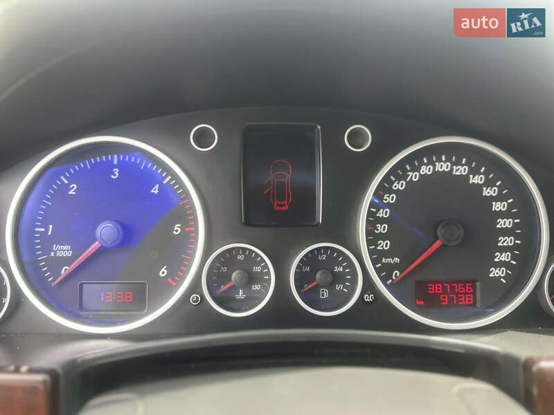 Внедорожник / Кроссовер Volkswagen Touareg 2005 в Новояворовске