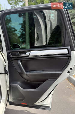 Внедорожник / Кроссовер Volkswagen Touareg 2010 в 