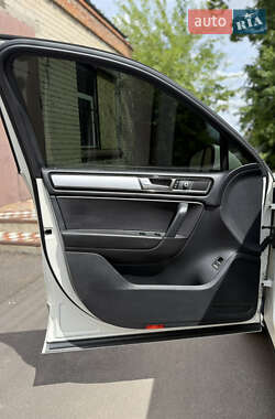 Внедорожник / Кроссовер Volkswagen Touareg 2010 в 