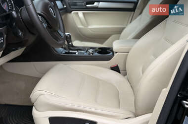 Позашляховик / Кросовер Volkswagen Touareg 2012 в 