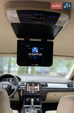 Позашляховик / Кросовер Volkswagen Touareg 2012 в 