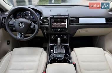 Позашляховик / Кросовер Volkswagen Touareg 2012 в 
