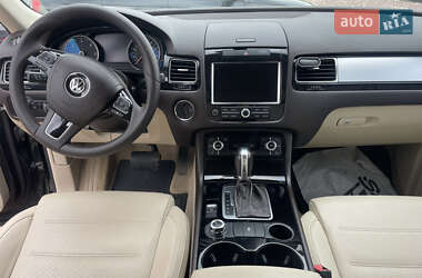 Позашляховик / Кросовер Volkswagen Touareg 2012 в 