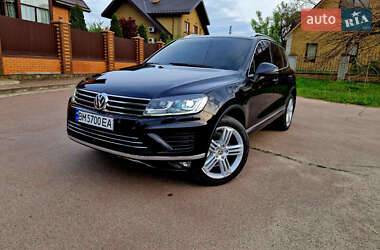 Позашляховик / Кросовер Volkswagen Touareg 2016 в 