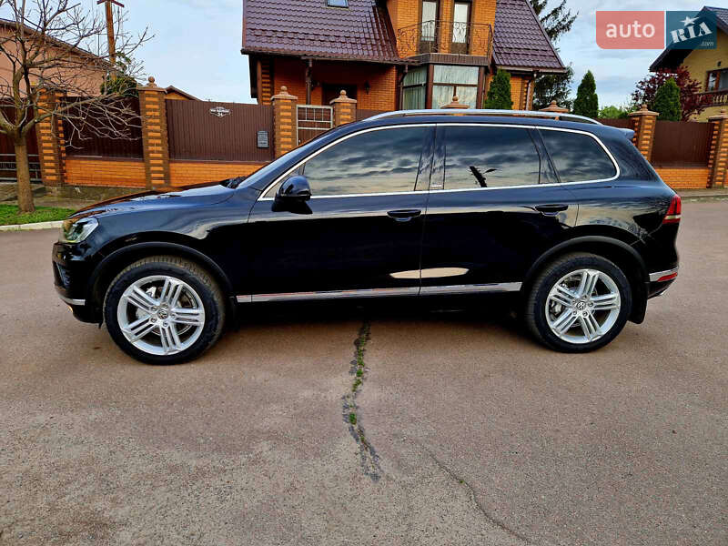 Внедорожник / Кроссовер Volkswagen Touareg 2016 в Шостке